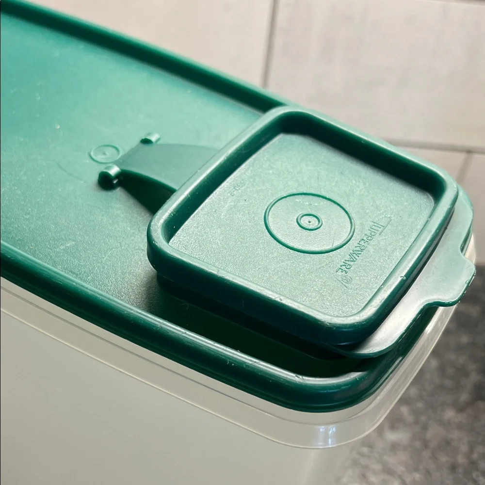 Vintage Tupperware Green and White Cereal/Dry Goods Kitchen Storage Container